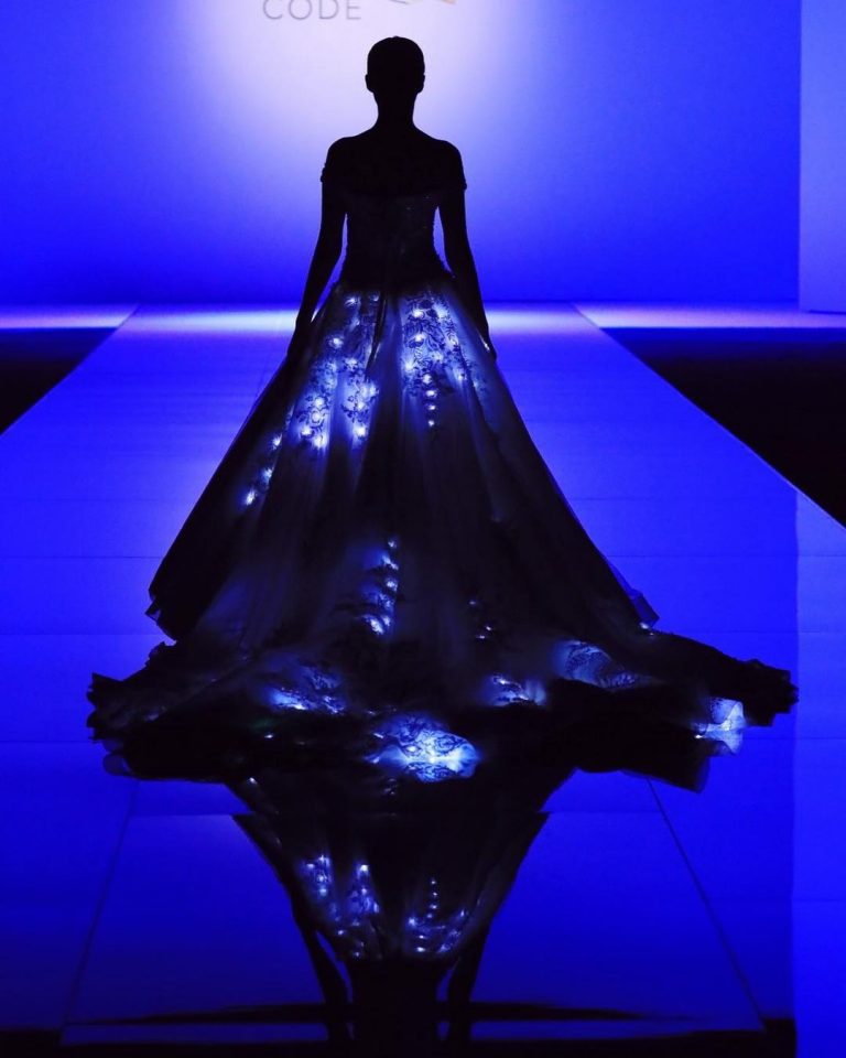 Top-17 LED Light Dresses of 2019 – Light Solutions ETERE